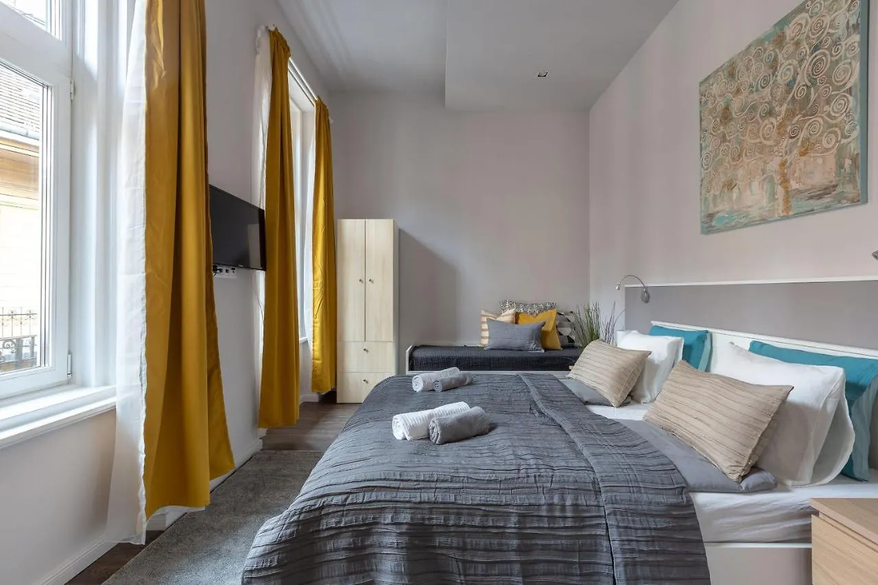 Luxury Central Home Next To The Fashion Str. Budapest Apartment