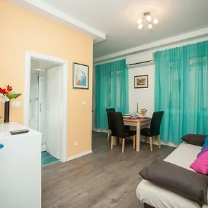 https://apartment-simone-1.splithotels.org